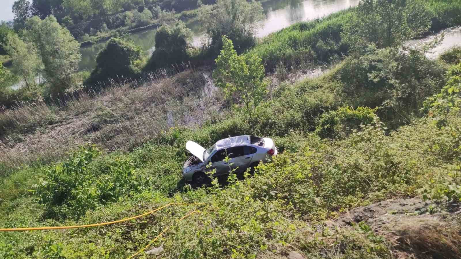 Samsun’da otomobil şarampole uçtu: 2 yaralı