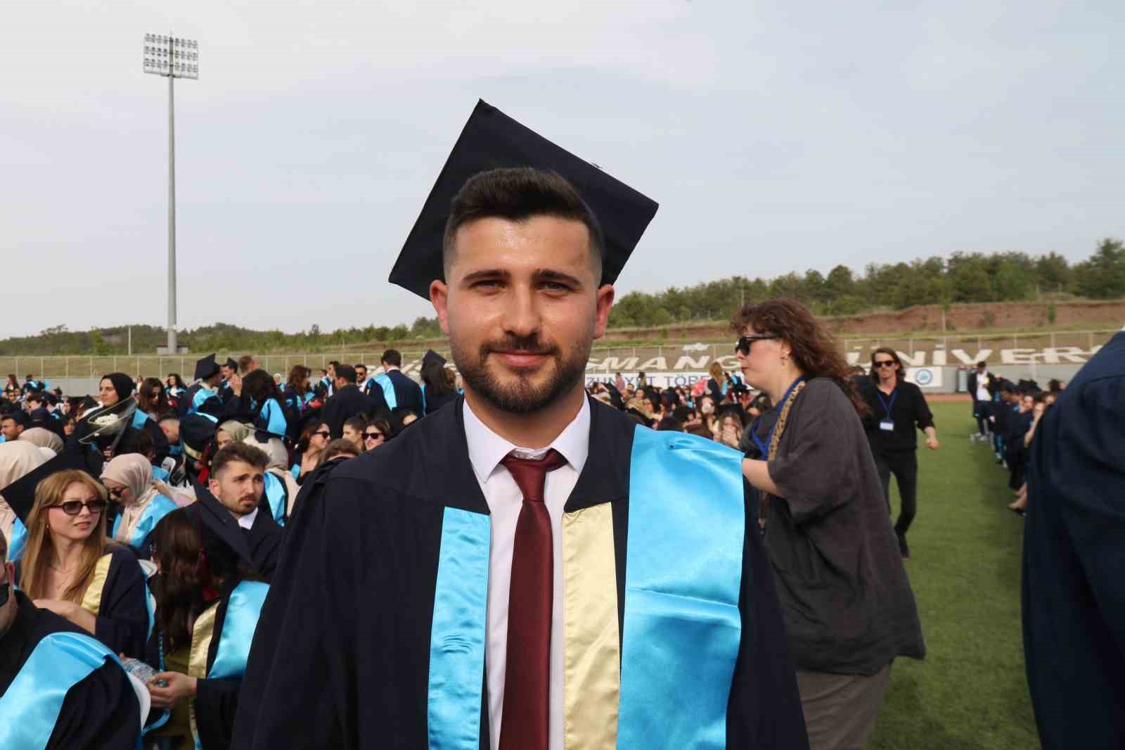 Kep takan sevimli at, 4 bin 500 öğrenci ile birlikte mezun oldu

