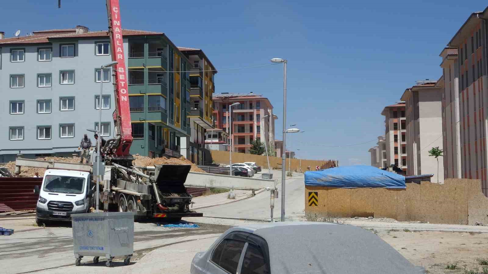 Malatya’da inşaat alanındaki çukura düşen işçi yaralandı