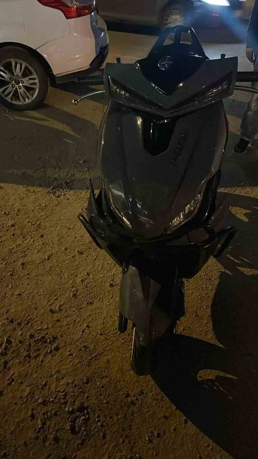 Manavgat&rsquo;ta motosiklet otomobile &ccedil;arptı: 1 yaralı
