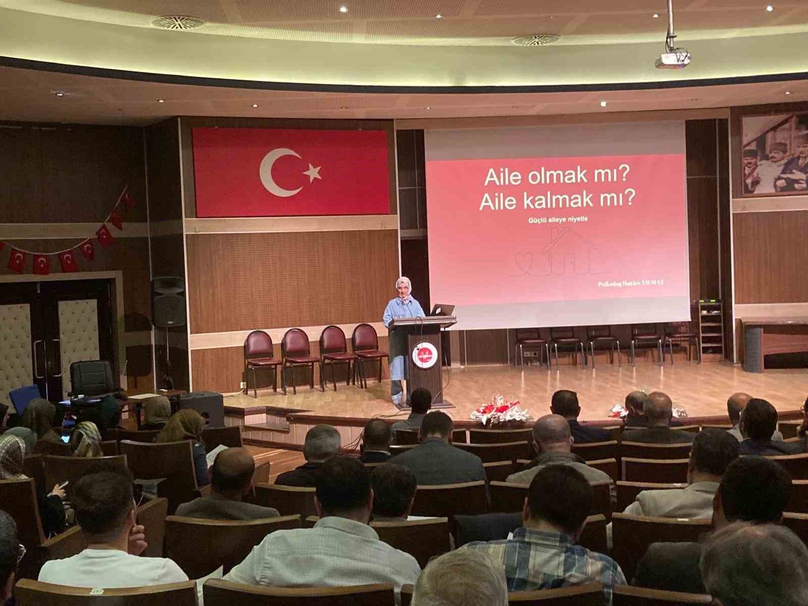 Erzurum’da "Aile içi Sağlıklı İletişim" konuşuldu
