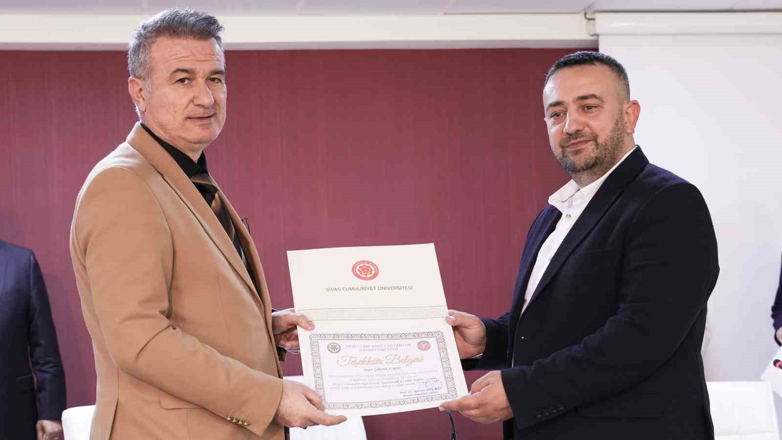 Genç iletişimciler usta gazetecilerle buluştu