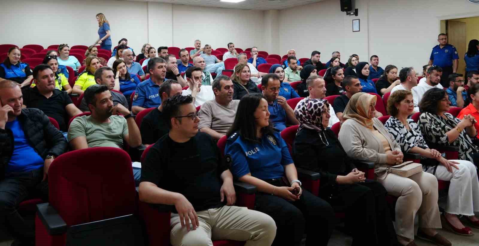 Polislere mutlu evliliğin püf noktaları anlatıldı
