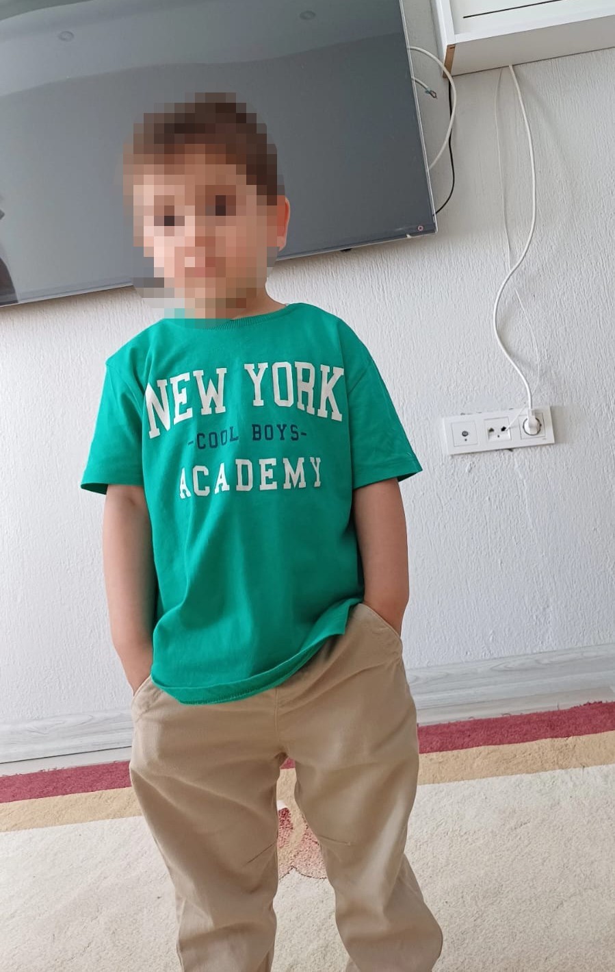 3 yaşındaki Ömer Halis, motosikletten böyle düştü
