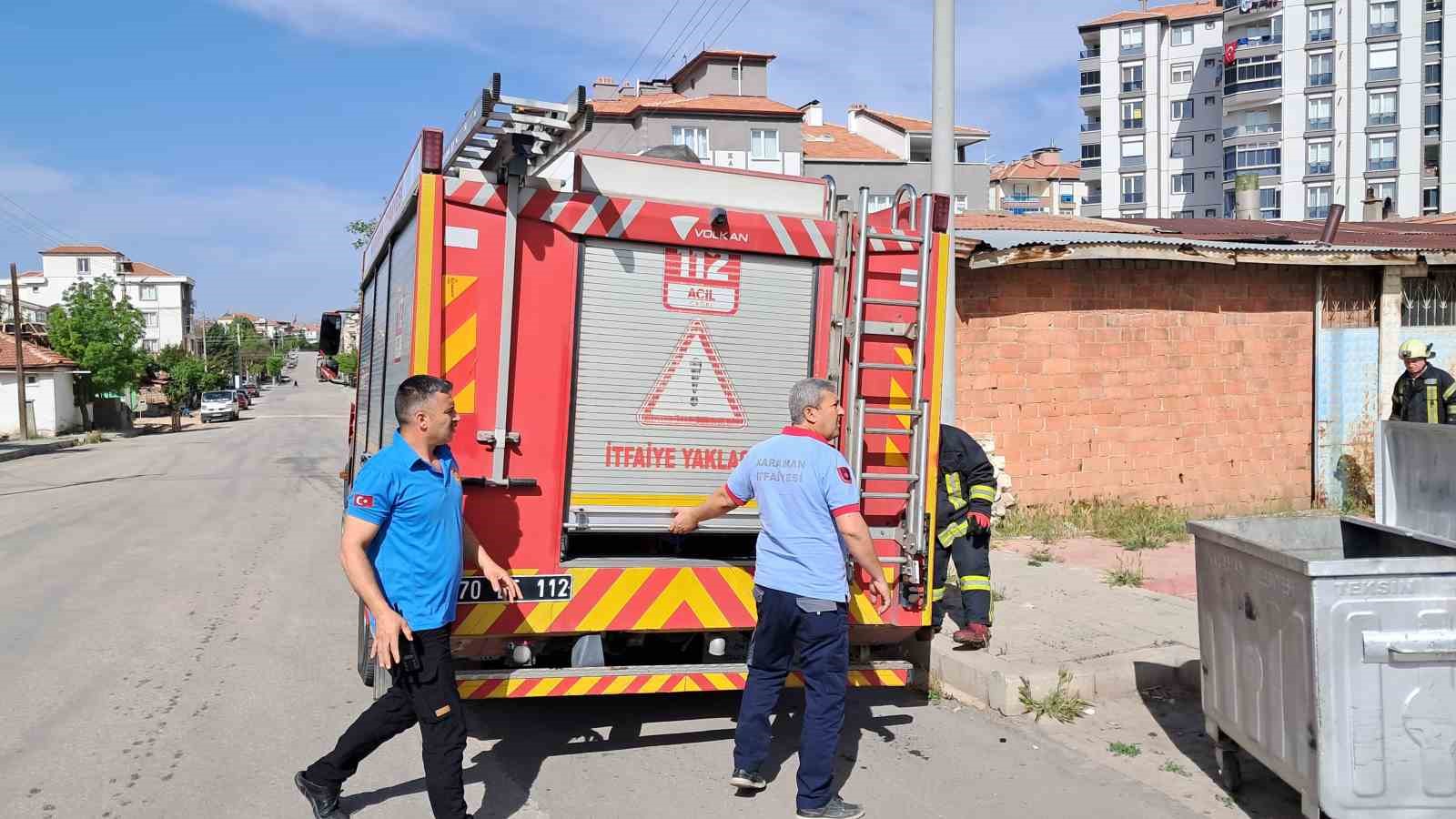 Evden y&uuml;kselen yoğun duman itfaiye ve polisi harekete ge&ccedil;irdi
