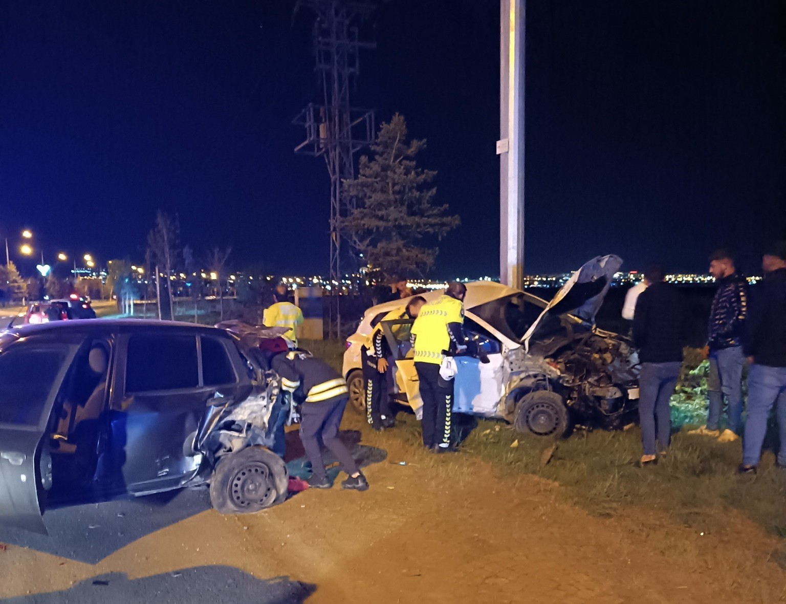 Hava limanı yolunda kaza: 3 yaralı