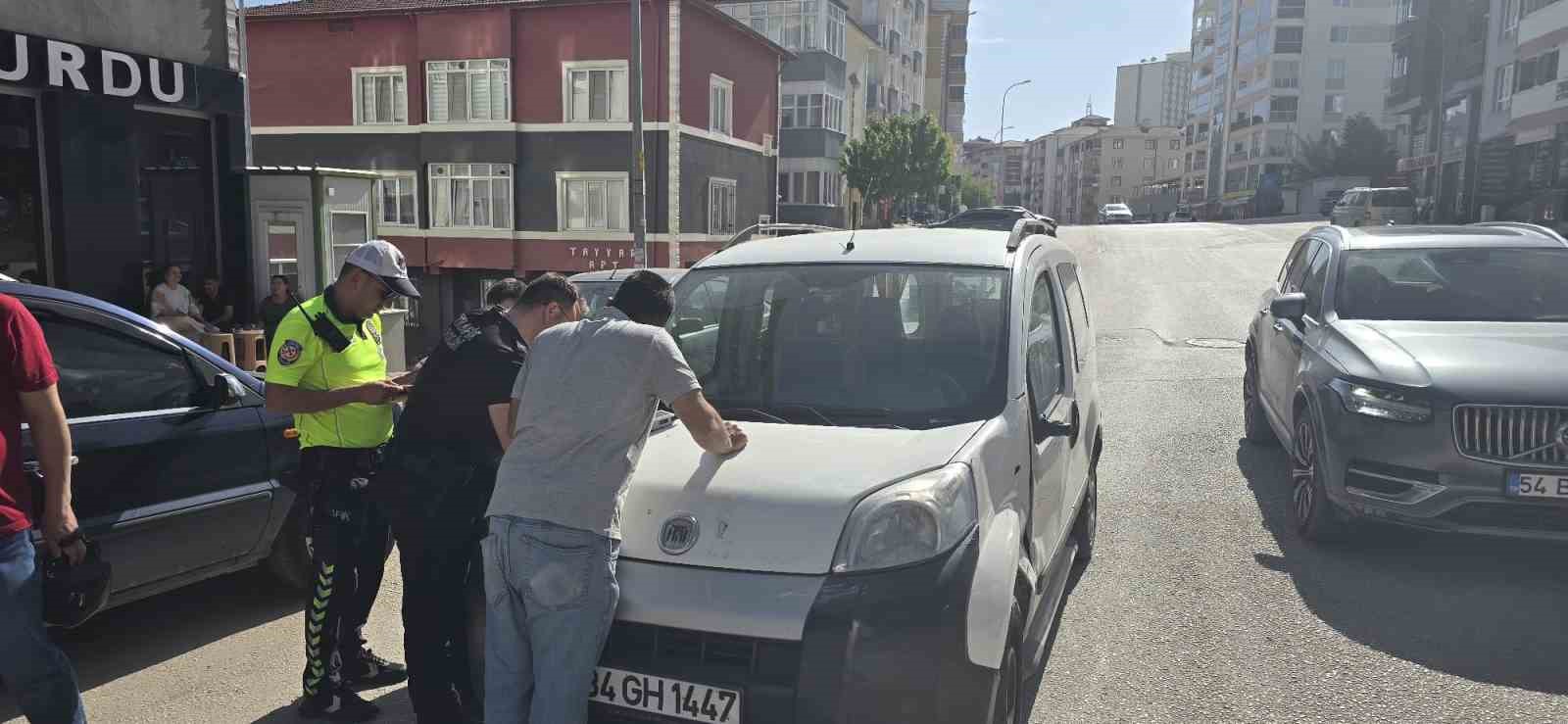 Park etmek istersen motosiklete çarptı: 1 kişi yaralandı