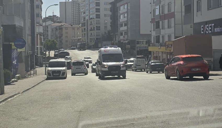 Park etmek istersen motosiklete &ccedil;arptı: 1 kişi yaralandı
