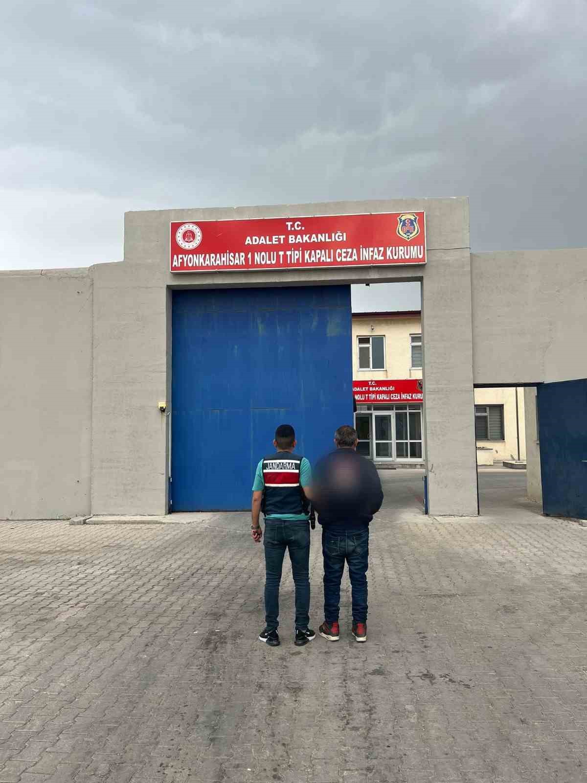 Afyonkarahisar’da hırsızlık suçundan aranan şahıs yakalandı