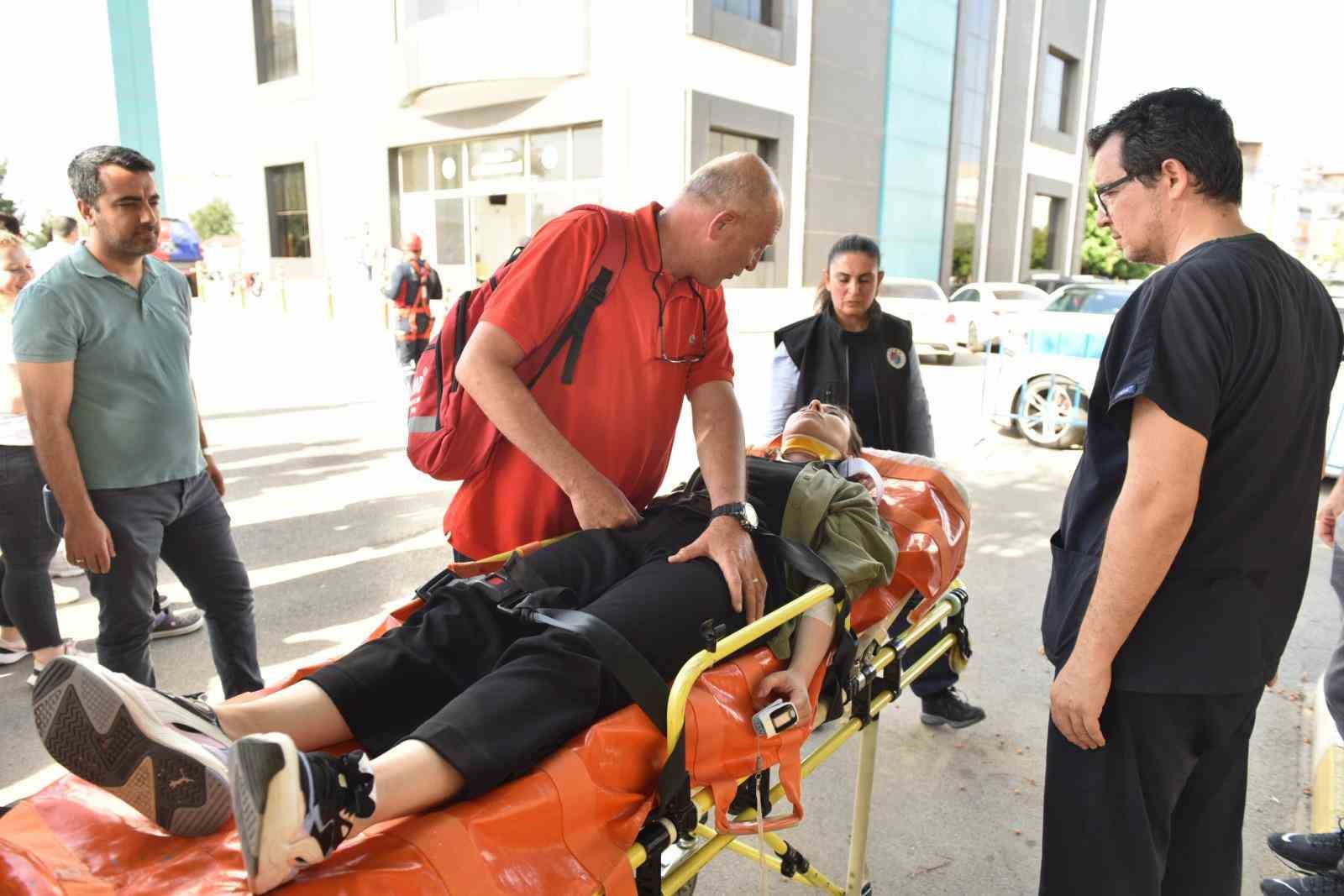 Kepez Belediyesi’nden gerçeğini aratmayan deprem tatbikatı