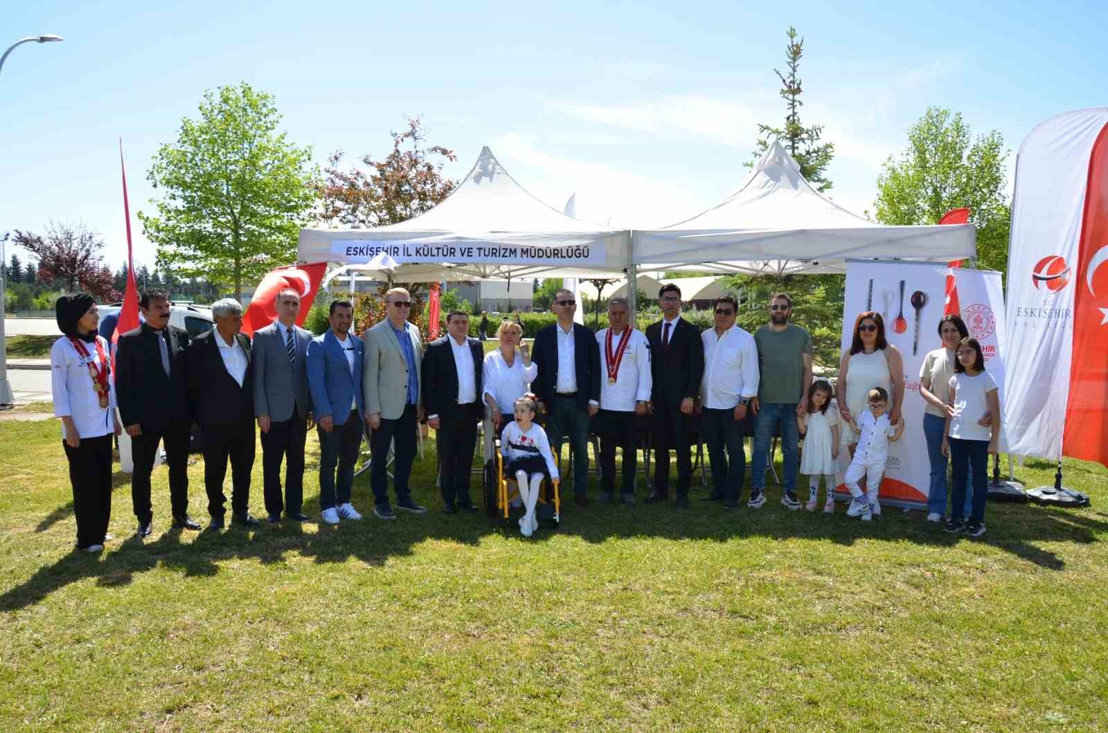 Eskişehir&rsquo;de y&ouml;resel lezzetler stantları b&uuml;y&uuml;k ilgi g&ouml;rd&uuml;
