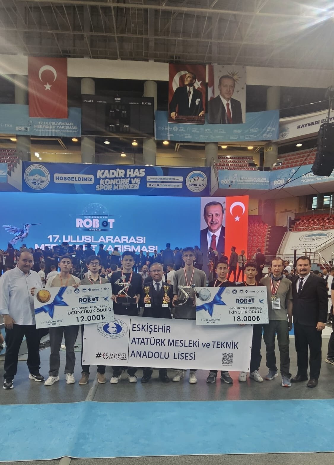 Eskişehirli &ouml;ğrencilerden Uluslararası Robot Yarışması&rsquo;nda b&uuml;y&uuml;k başarı
