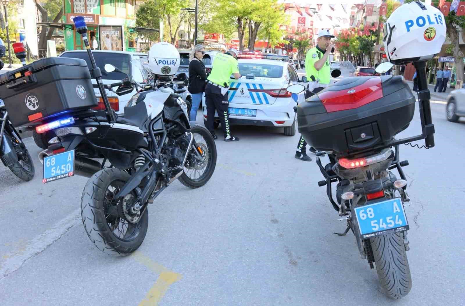 Aksaray&rsquo;da 2 bin 500 motosiklet s&uuml;r&uuml;c&uuml;s&uuml;ne kask cezası
