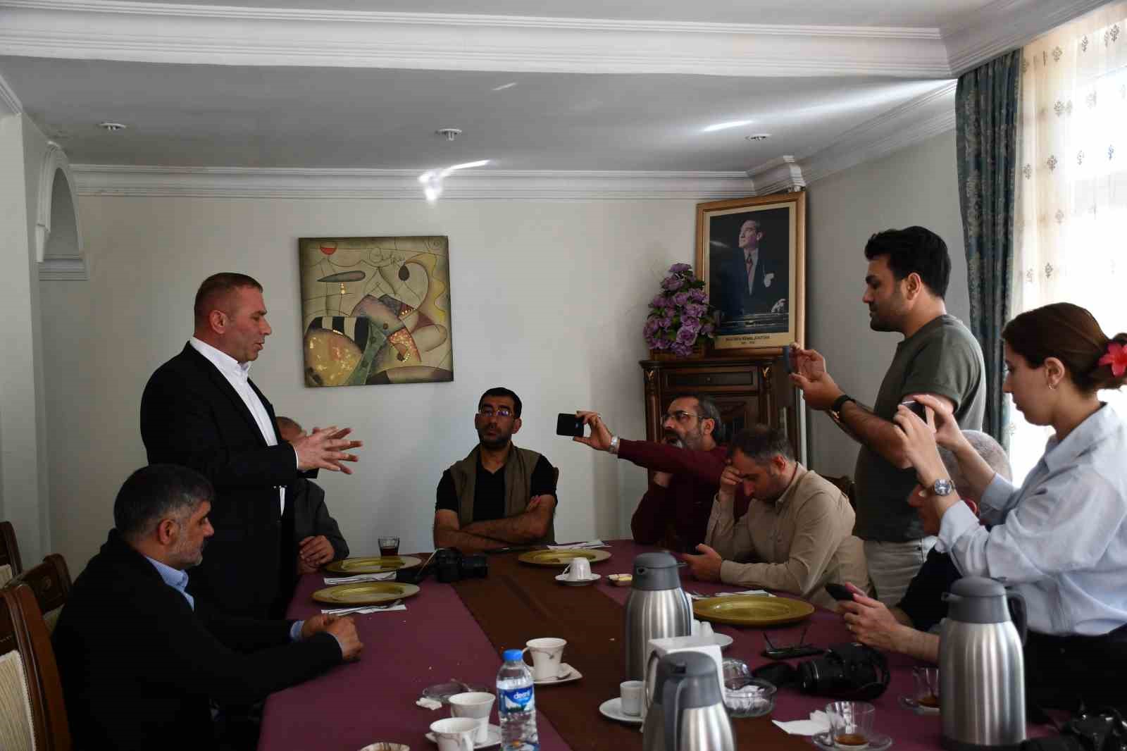 Başkan Ezer; "Birlik, beraberlik ve dayanışma i&ccedil;inde olmalıyız"
