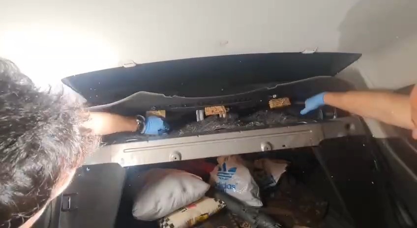 Polis araca zulalanmış 17 tabanca ele ge&ccedil;irdi
