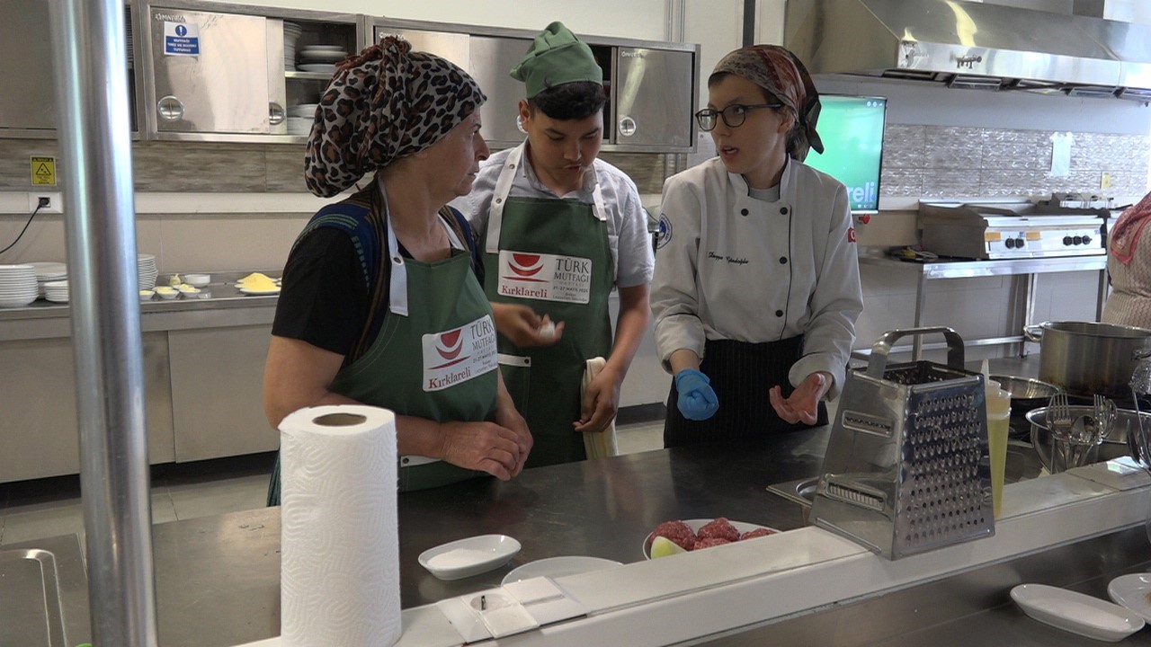 Kırklareli’nde yemek yarışması: Özel öğrenciler aileleriyle köfte ve kaçamak yemeği yaptı