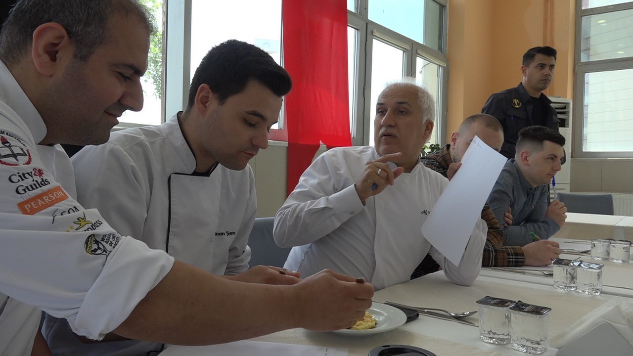 Kırklareli’nde yemek yarışması: Özel öğrenciler aileleriyle köfte ve kaçamak yemeği yaptı