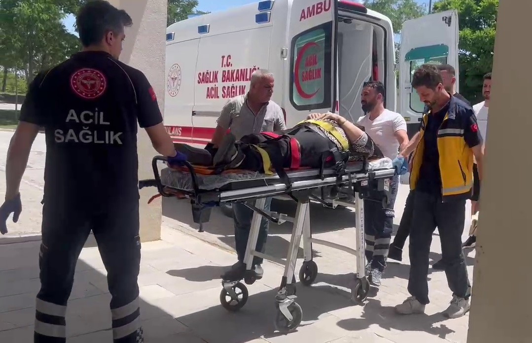 Yolcu otobüsü ile otomobil çarpıştı: 1 yaralı