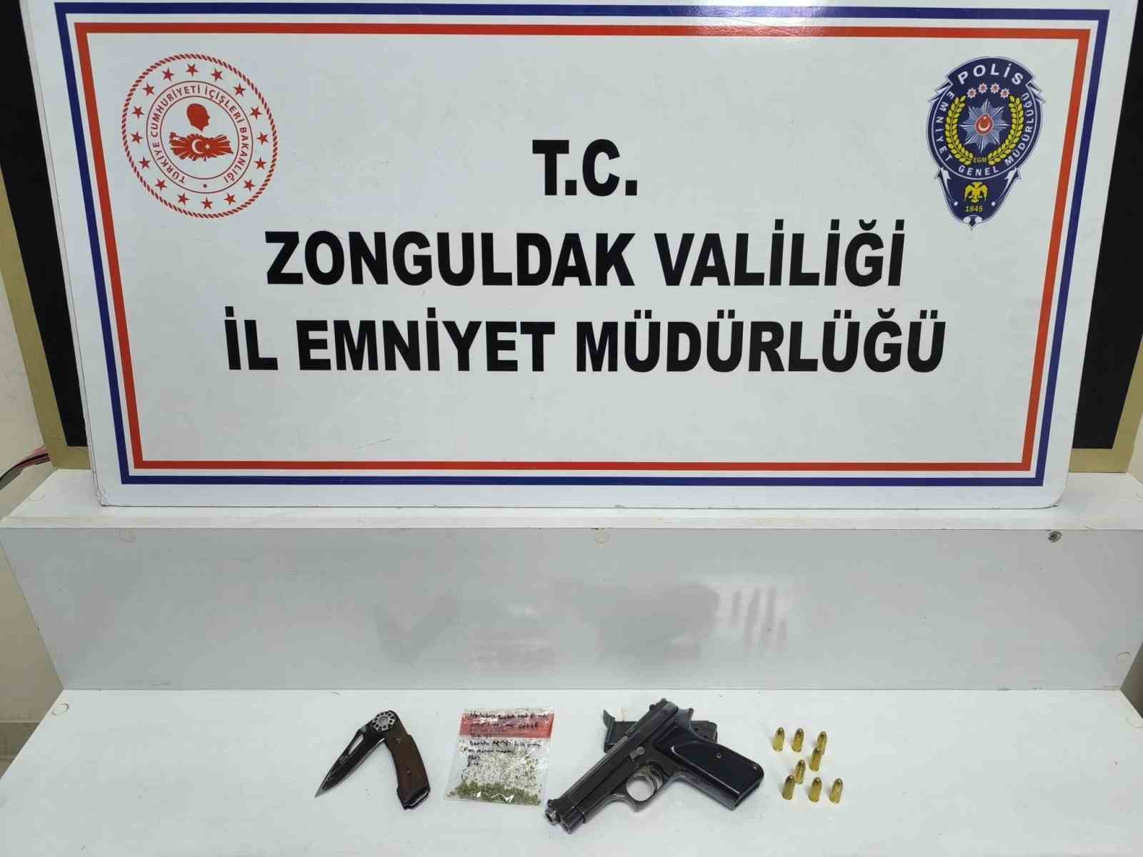 Zonguldak’ta asayiş uygulamasında ruhsatsız silah ve uyuşturucu ele geçirildi