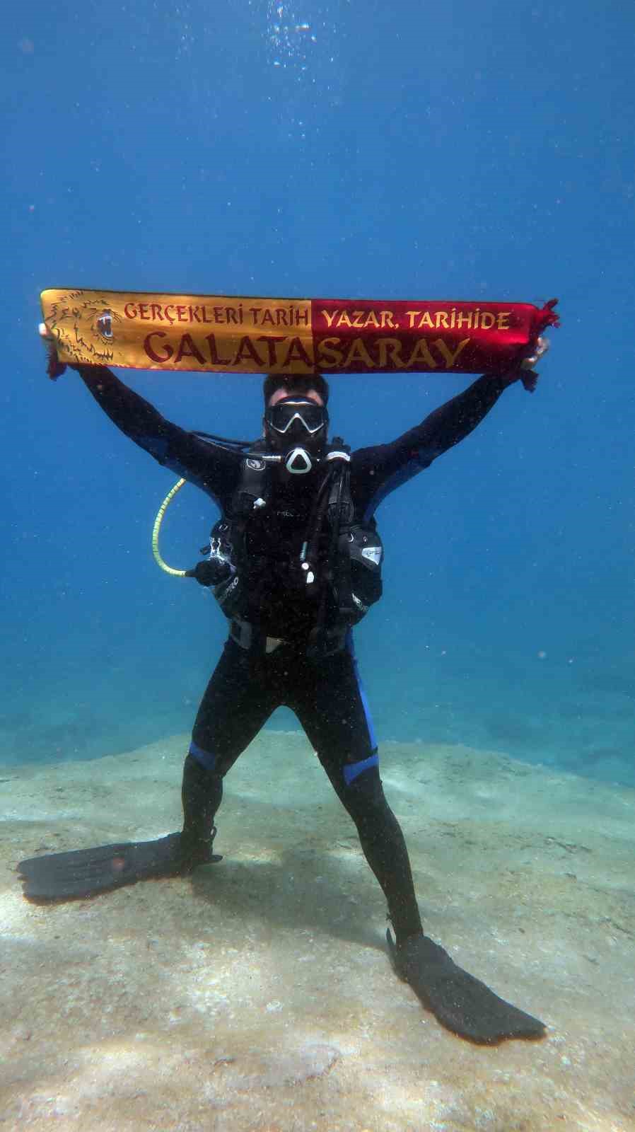 Fethiye&rsquo;de dalgı&ccedil;lardan deniz altında şampiyonluk kutlaması
