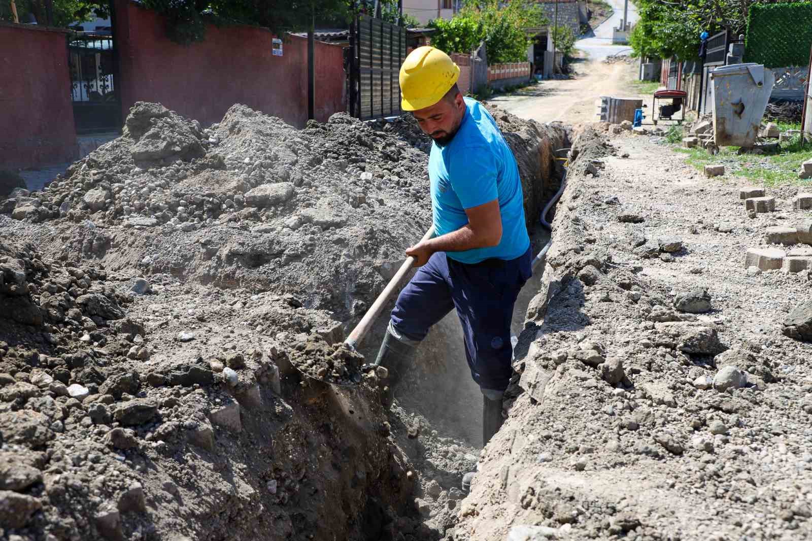Mekece Mahallesi&rsquo;nin 2 bin metrelik i&ccedil;me suyu hattı yenileniyor
