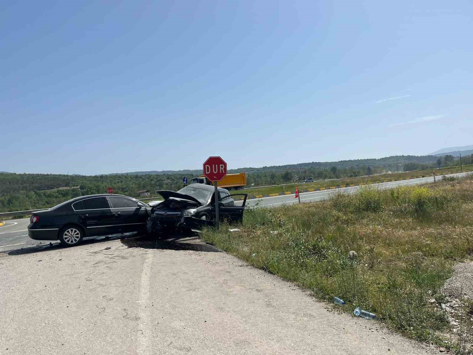 Kastamonu’da iki otomobil çarpıştı: 4 yaralı