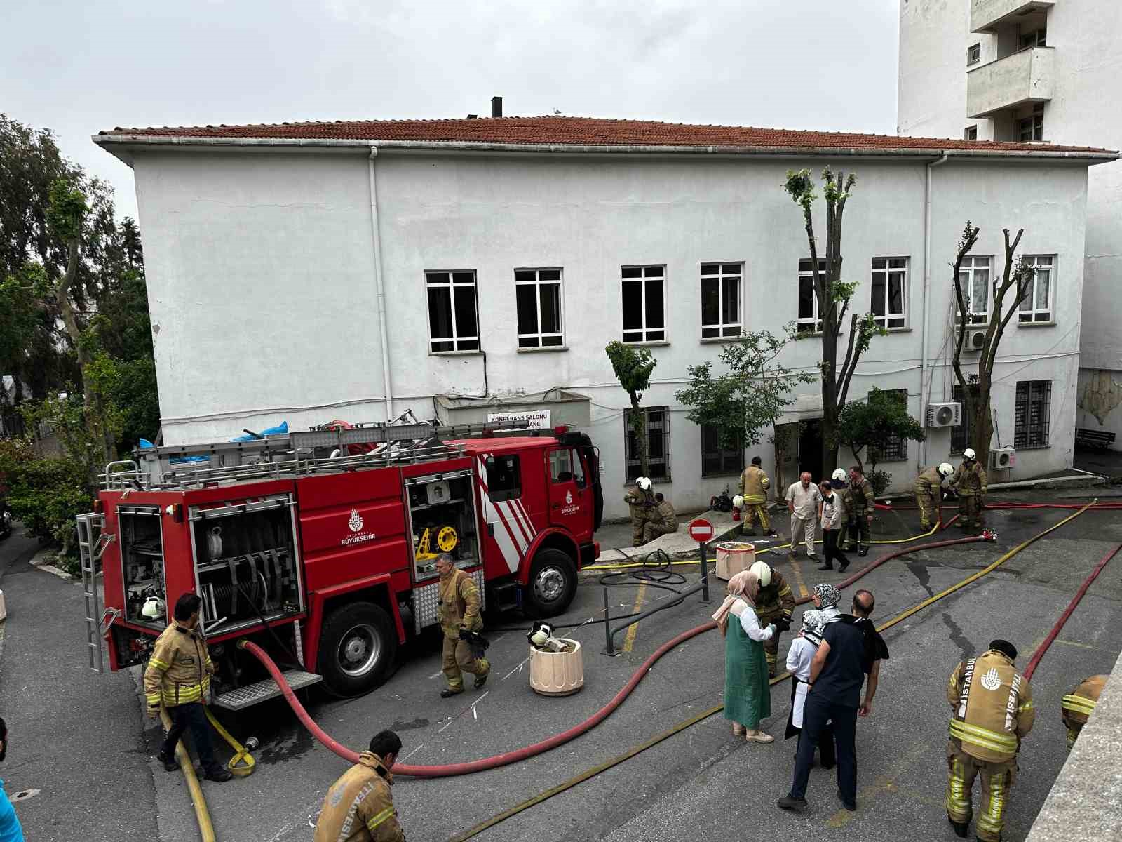 Üsküdar Devlet Hastanesi’nde ecza deposunda yangın