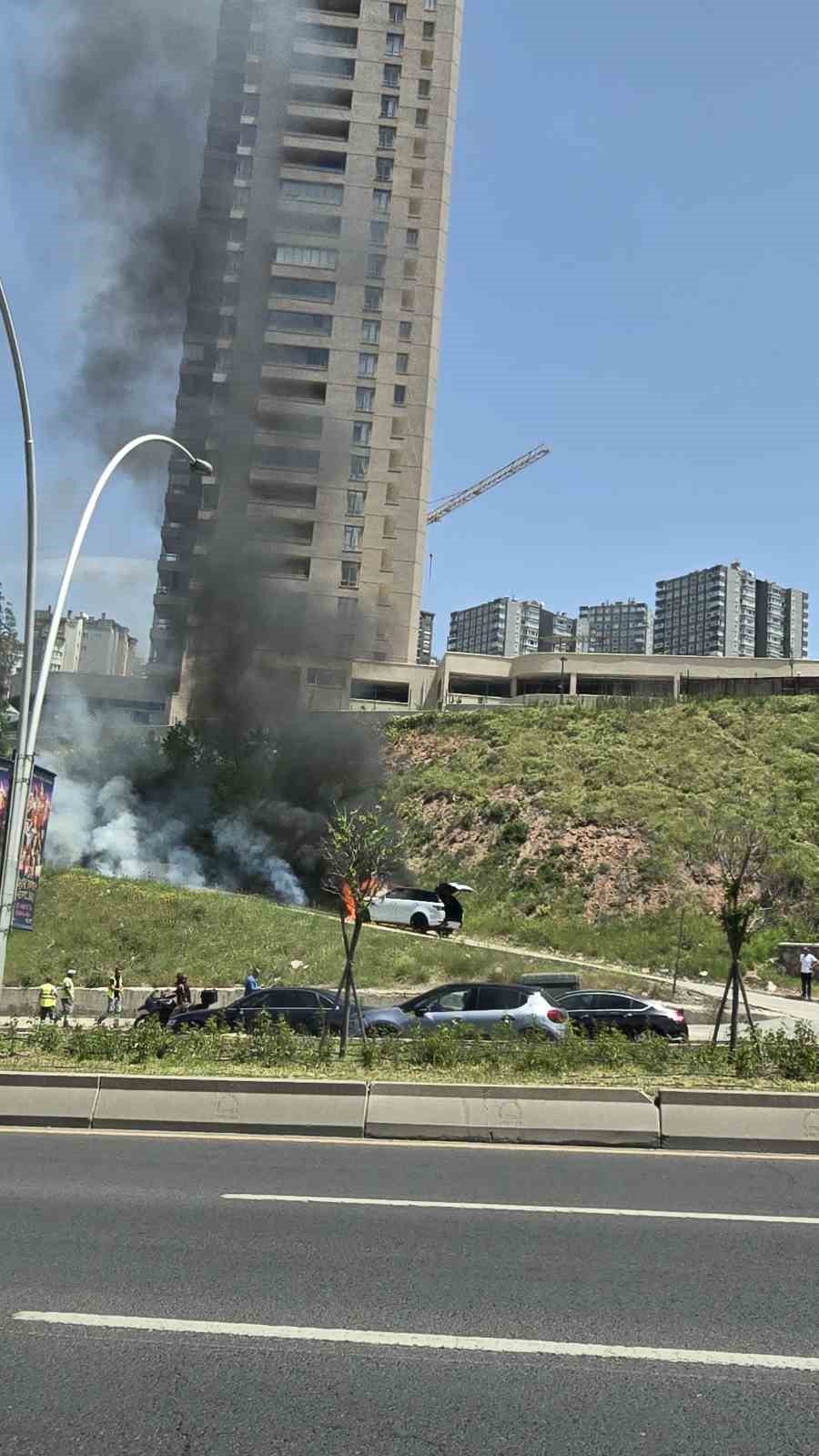 Ankara&rsquo;da bir cip alev alev yandı
