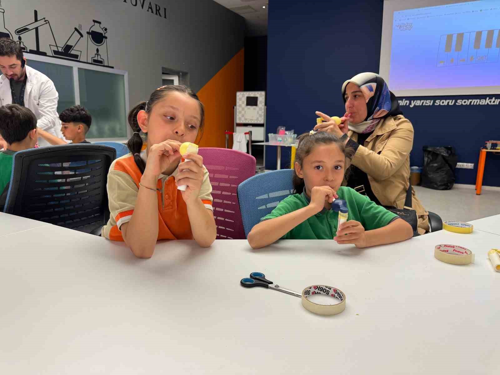 B&uuml;y&uuml;kşehirin Bilim Merkezi, hem &ouml;ğretiyor hem eğlendiriyor
