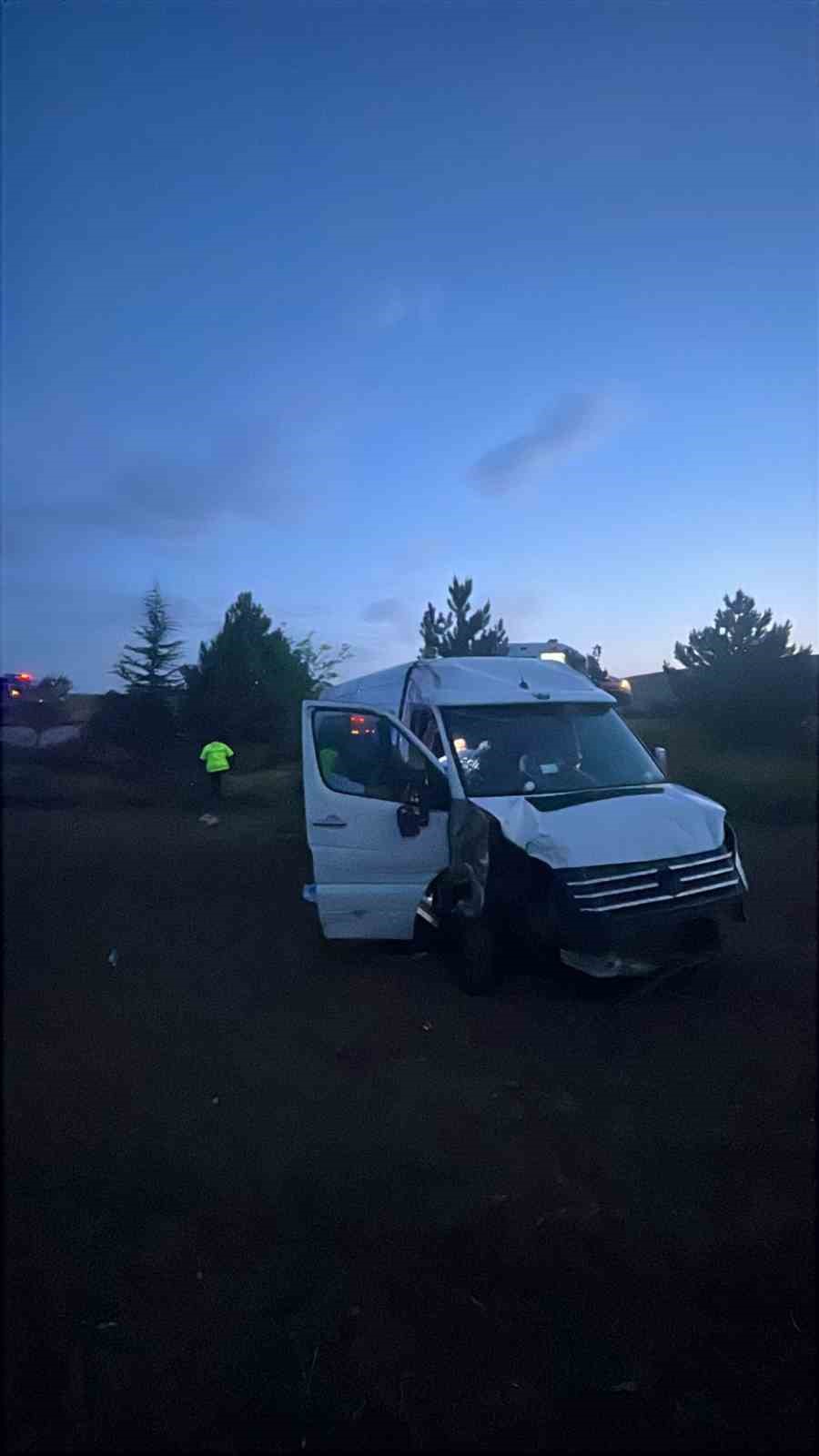 Devrilen minibüste 6 kişi yaralandı