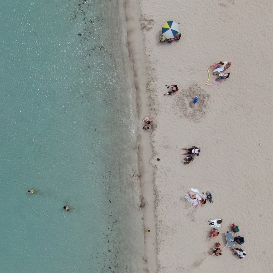 İzmirli vatandaşlar, hafta sonu &Ccedil;eşme&rsquo;nin keyfini &ccedil;ıkardı
