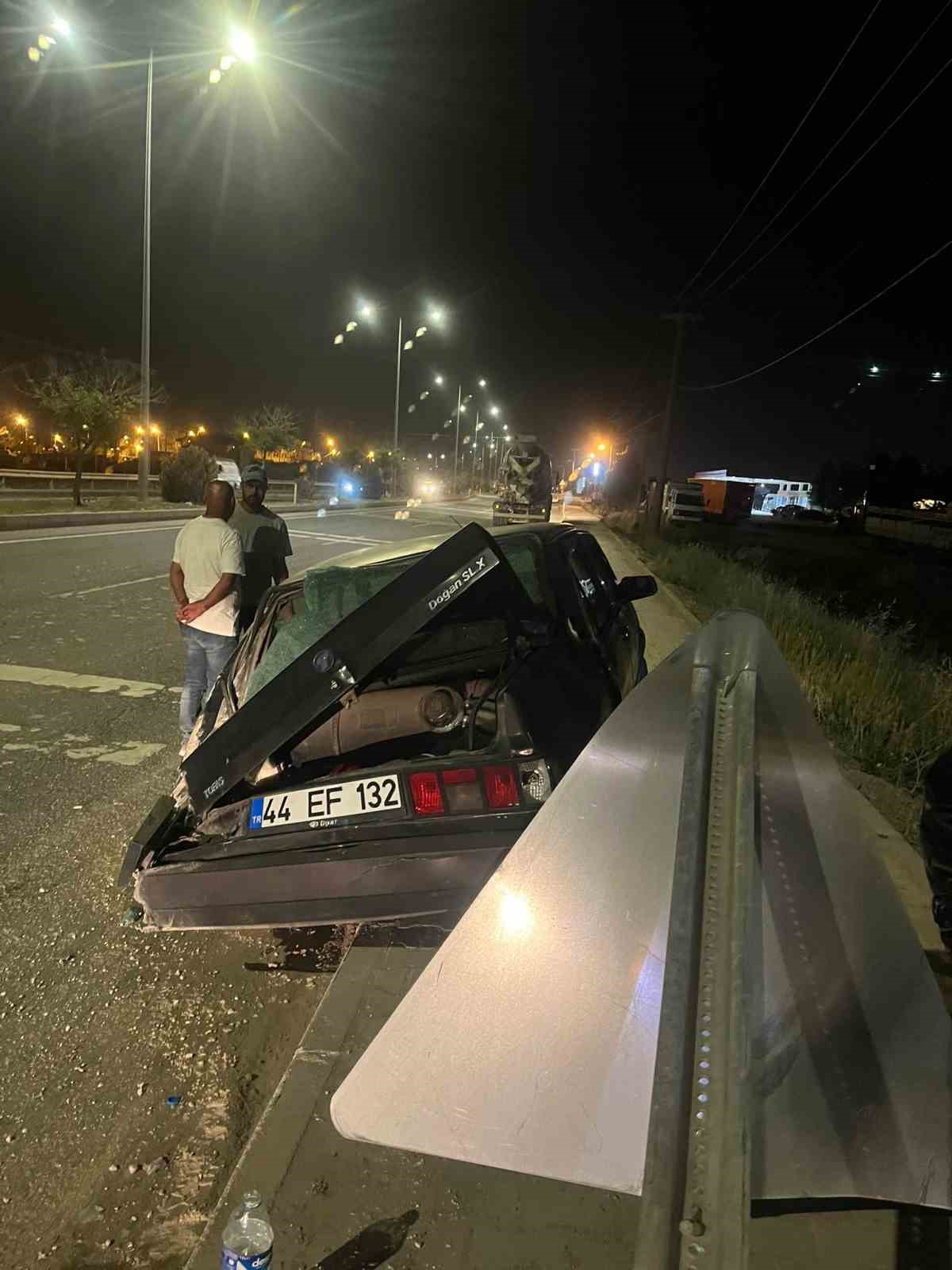 Mikser otomobile &ccedil;arptı, 1 yaralı
