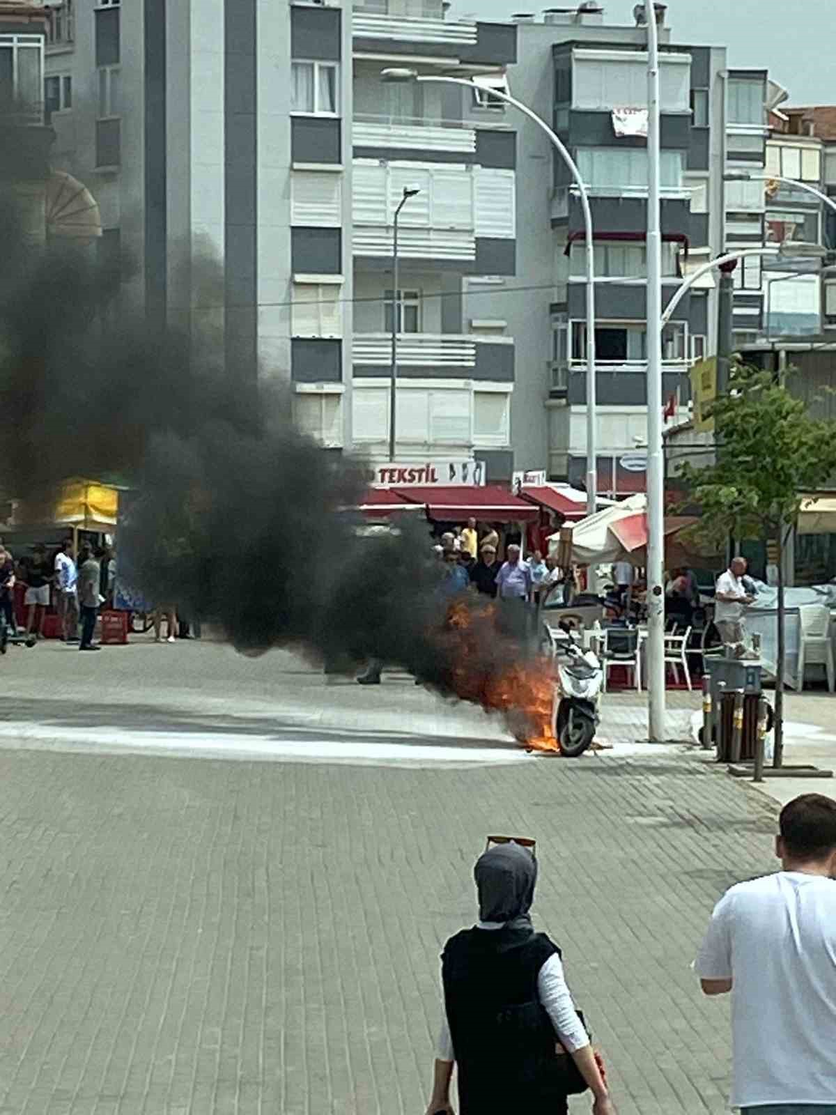 Motosiklet alev alev yandı