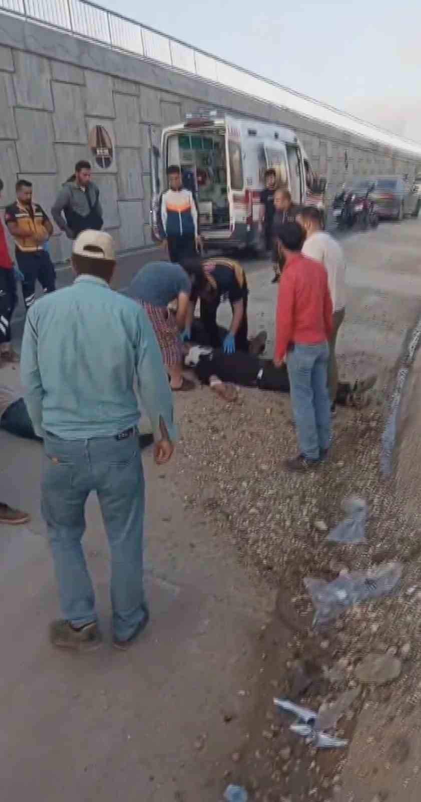 Takla atan atarak yan yatan otomobildeki 4 kişi yaralandı
