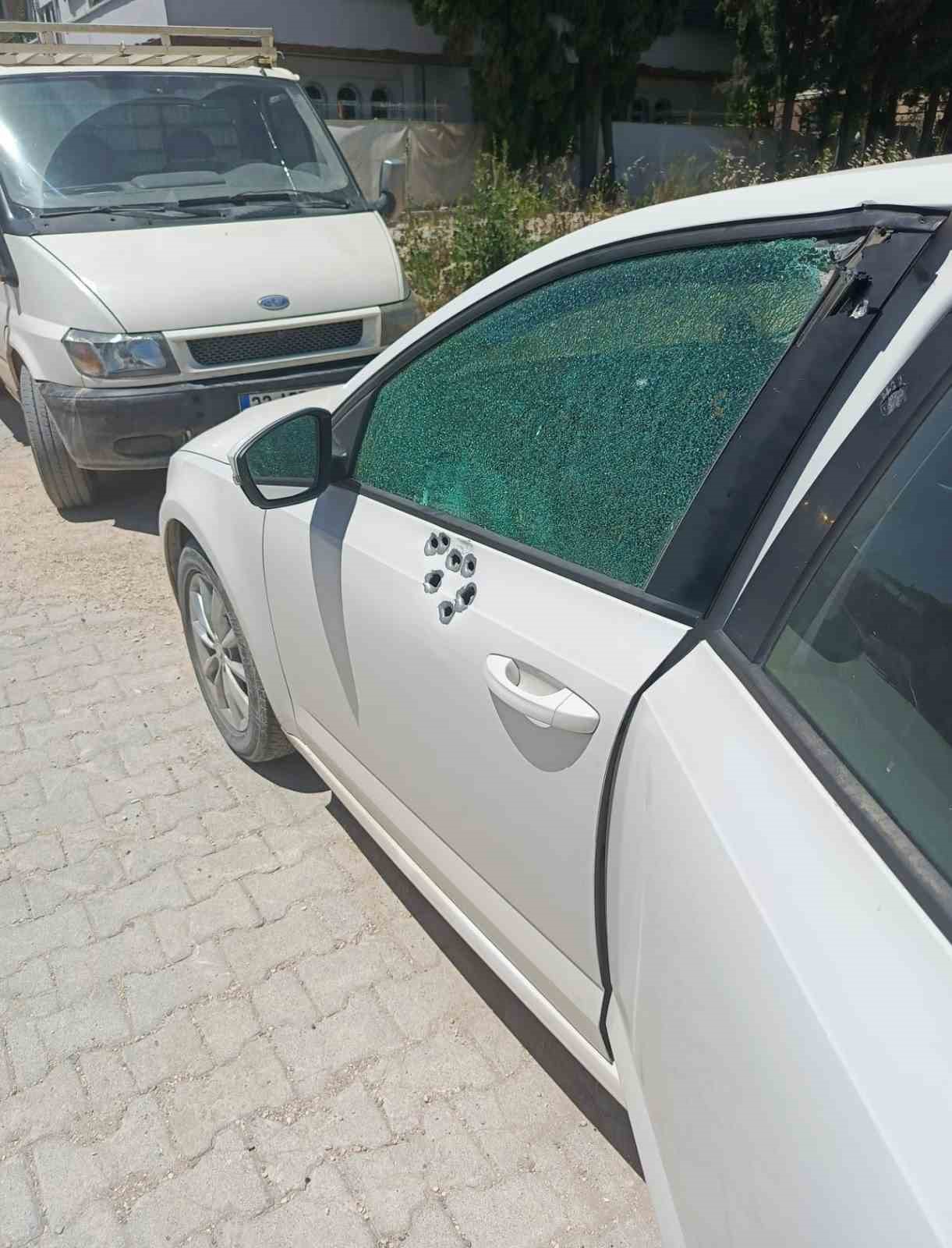 Park halinde araç kurşunlandı