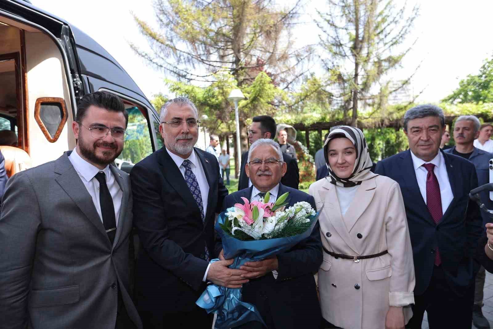 Bakan Işıkhan’dan Başkan Büyükkılıç’a ziyaret