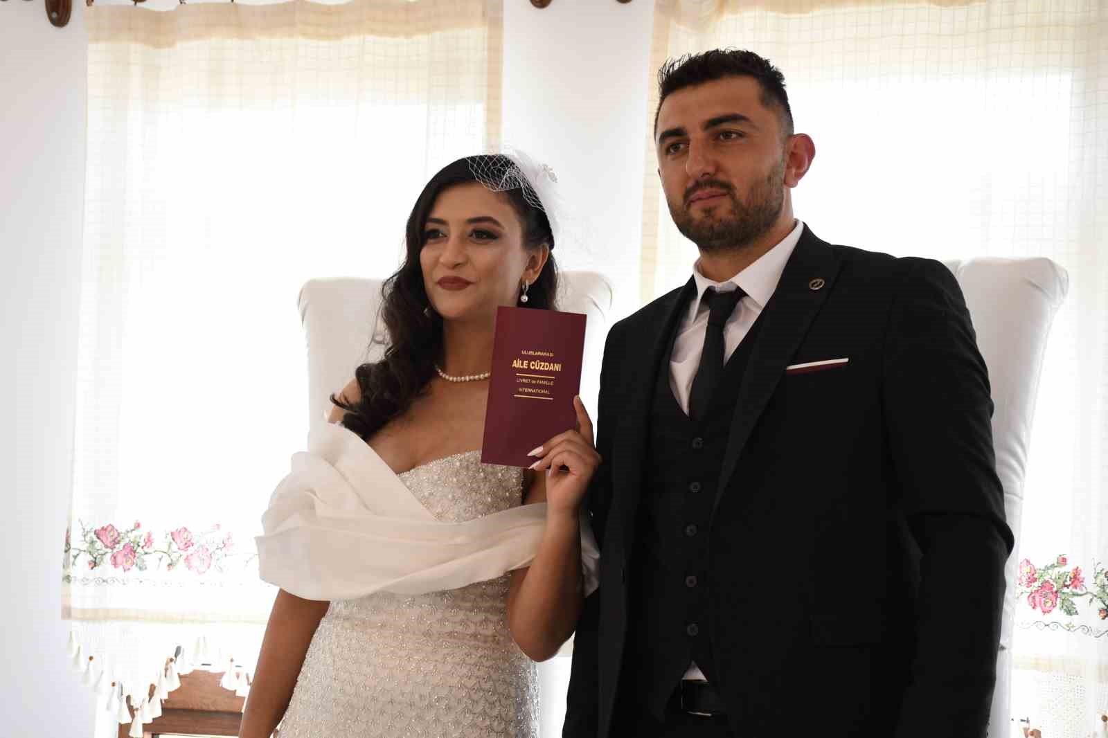 Nikah dairesinde 25.05.2025 yoğunluğu
