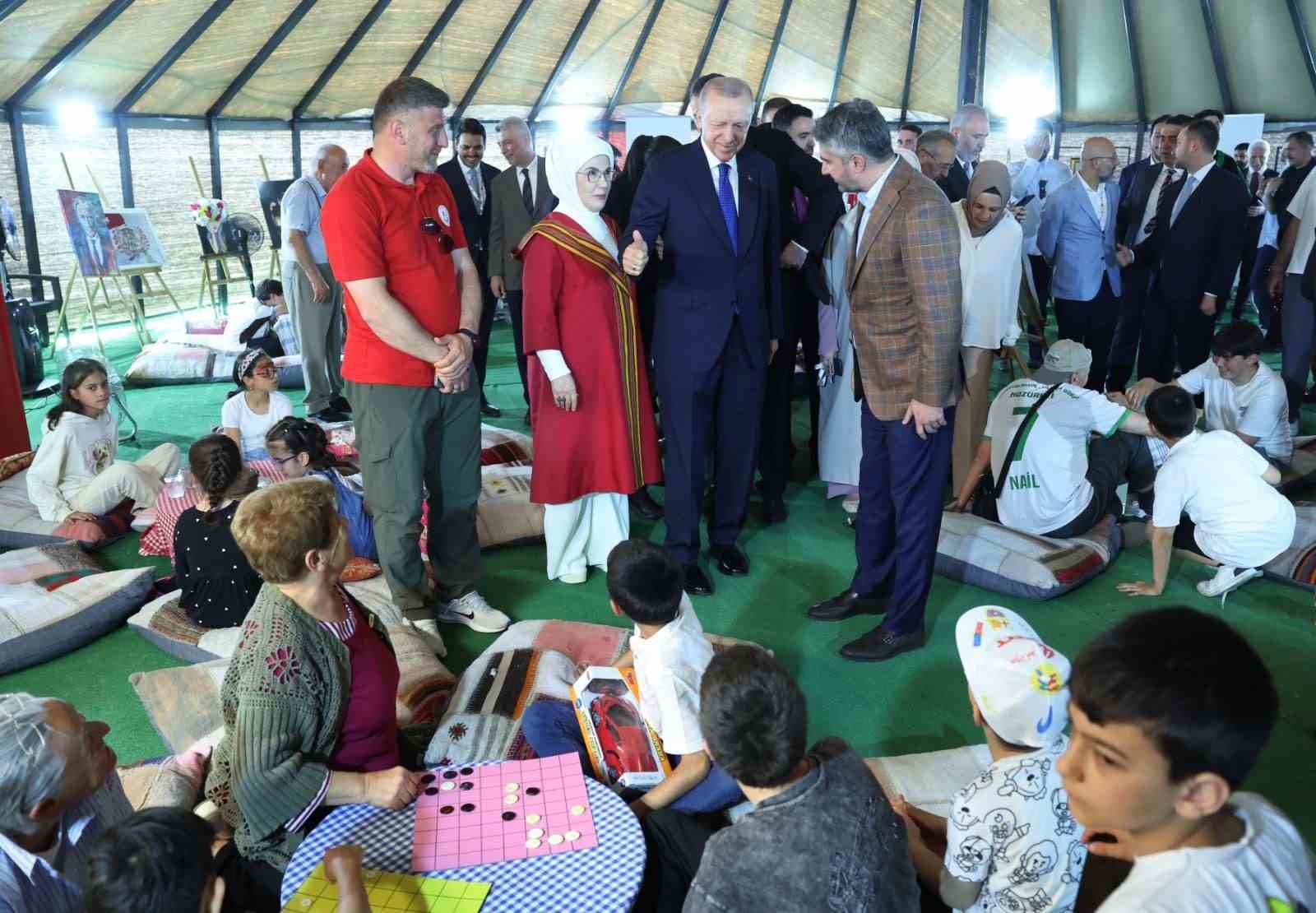 Bakan Yardımcısı Zafer Tarıkdaroğlu, Cumhurbaşkanı Erdoğan&rsquo;a Etnospor Festivali&rsquo;nde eşlik etti

