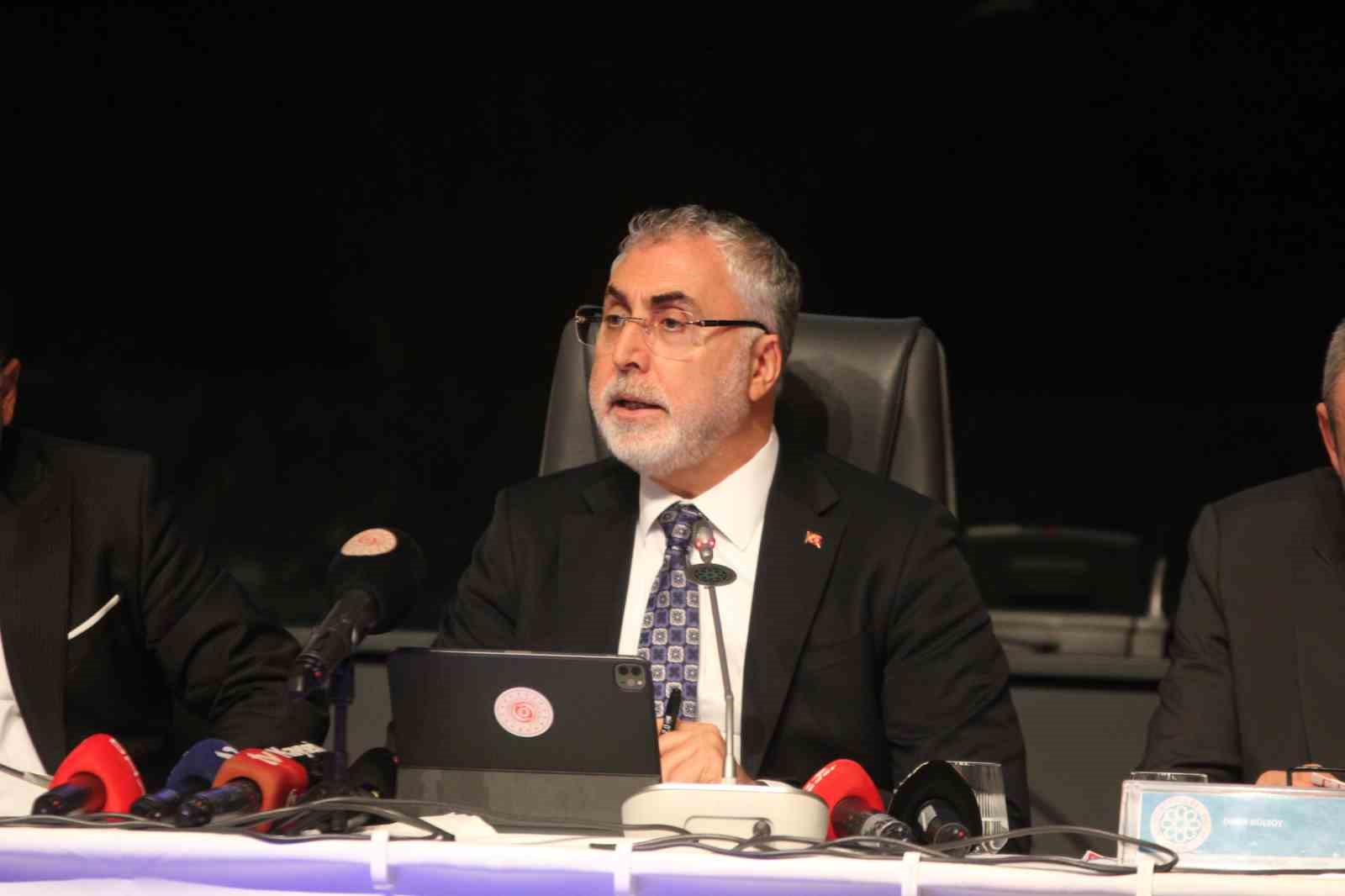 Bakan Işıkhan: "Kayseri, 2002’den bu yana 10’a katladığı ihracatı, istihdamda, sanayide kırdığı rekorlarla ülkemiz için bir gurur vesilesidir"
