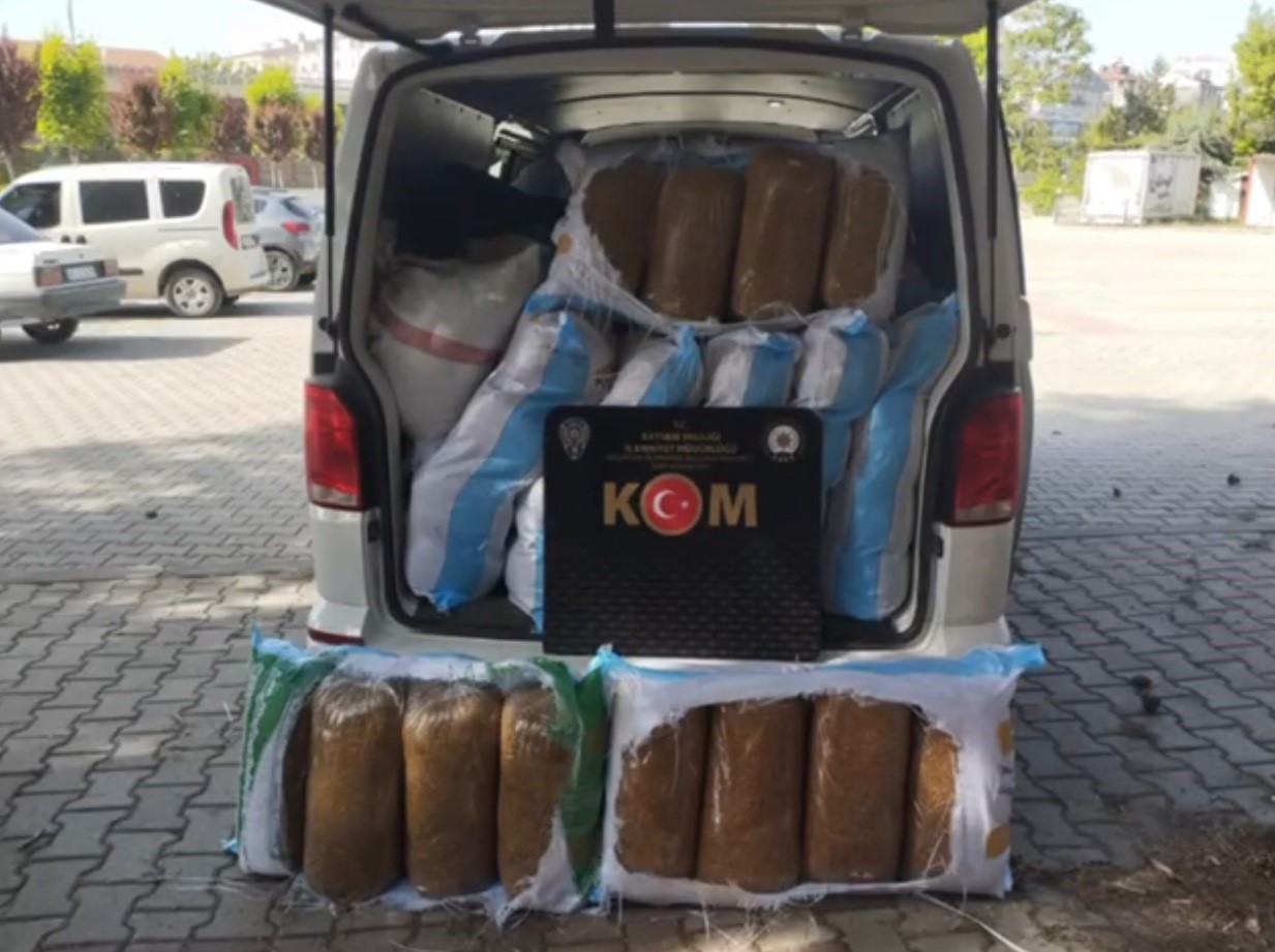 Kayseri’de 940 kilo kaçak tütün ele geçirildi