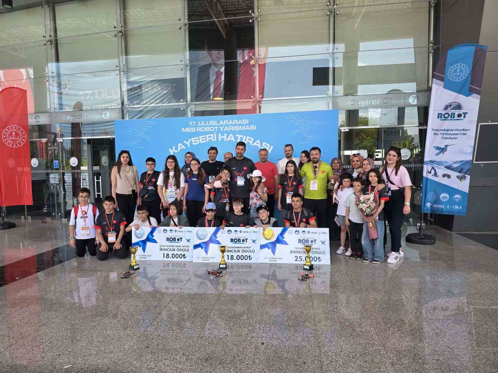 Kayseri’de düzenlenen Robot Yarışması’na Sivas damga vurdu