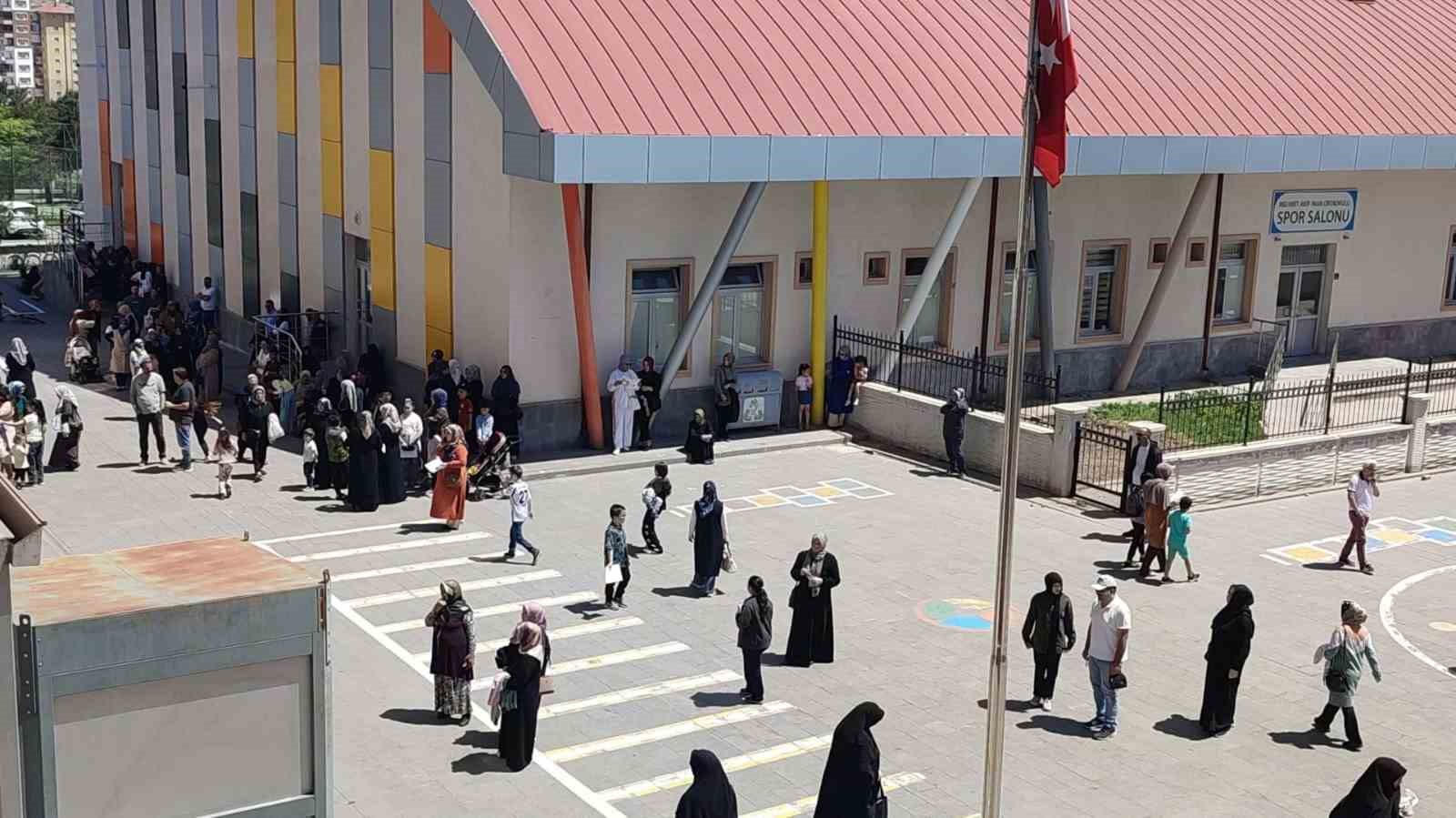 Proje okullarına girmek i&ccedil;in ter d&ouml;kt&uuml;ler
