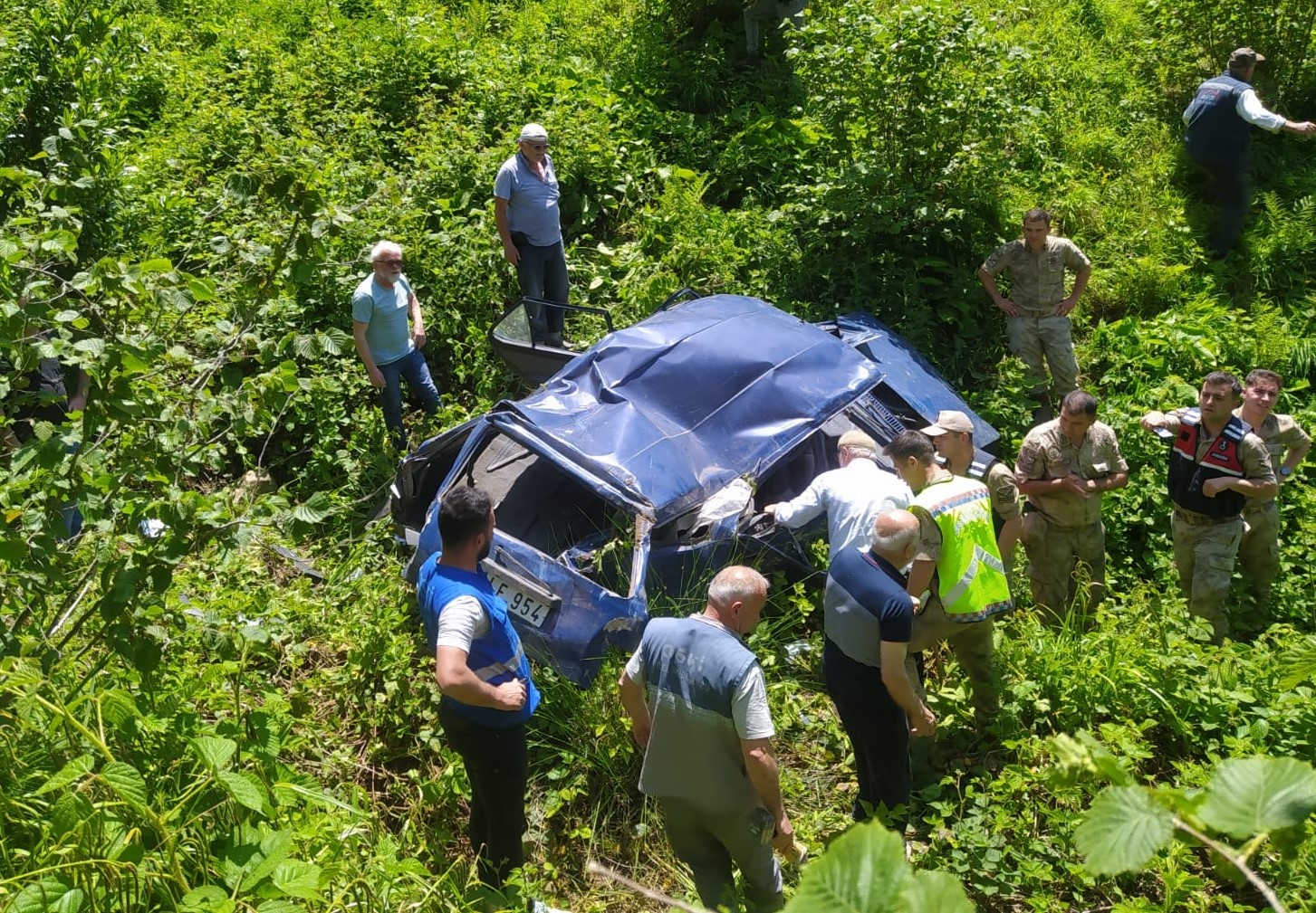 Ordu’da otomobil 200 metrelik uçuruma yuvarlandı: 1 yaralı