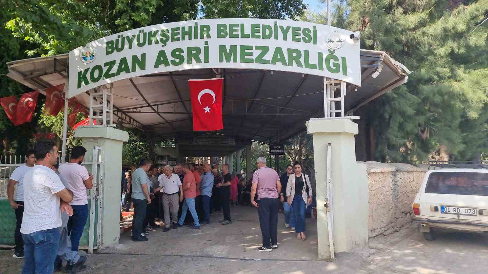 Adana’da eski eşi tarafından öldürülen kadın son yolculuğuna uğurlandı