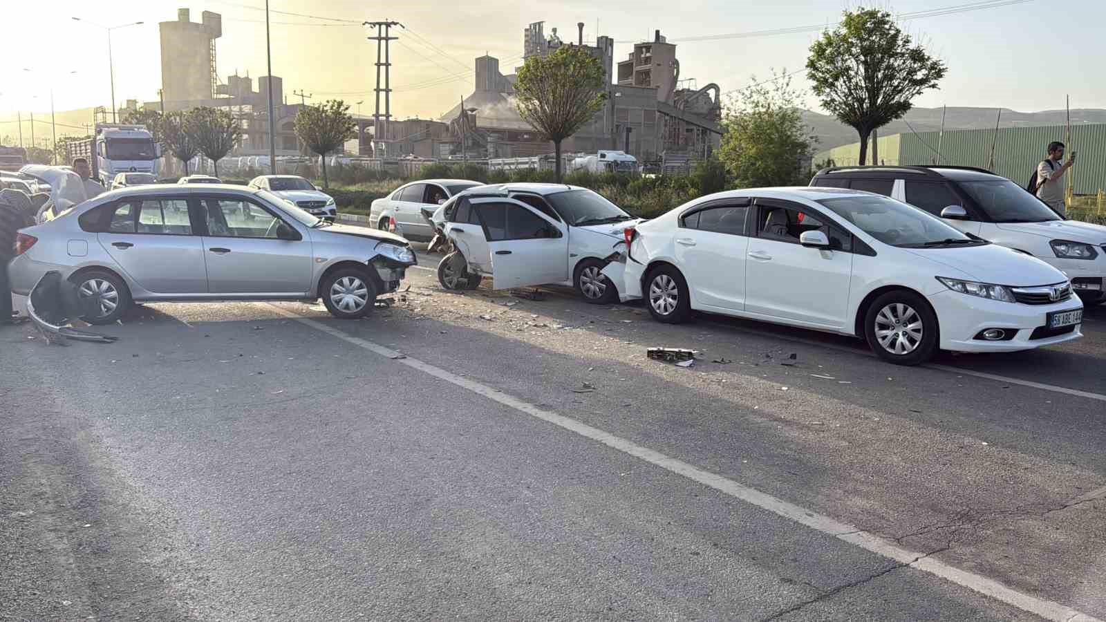 Sivas’ta zincirleme trafik kazası: 4 yaralı İhlas Haber Ajansı