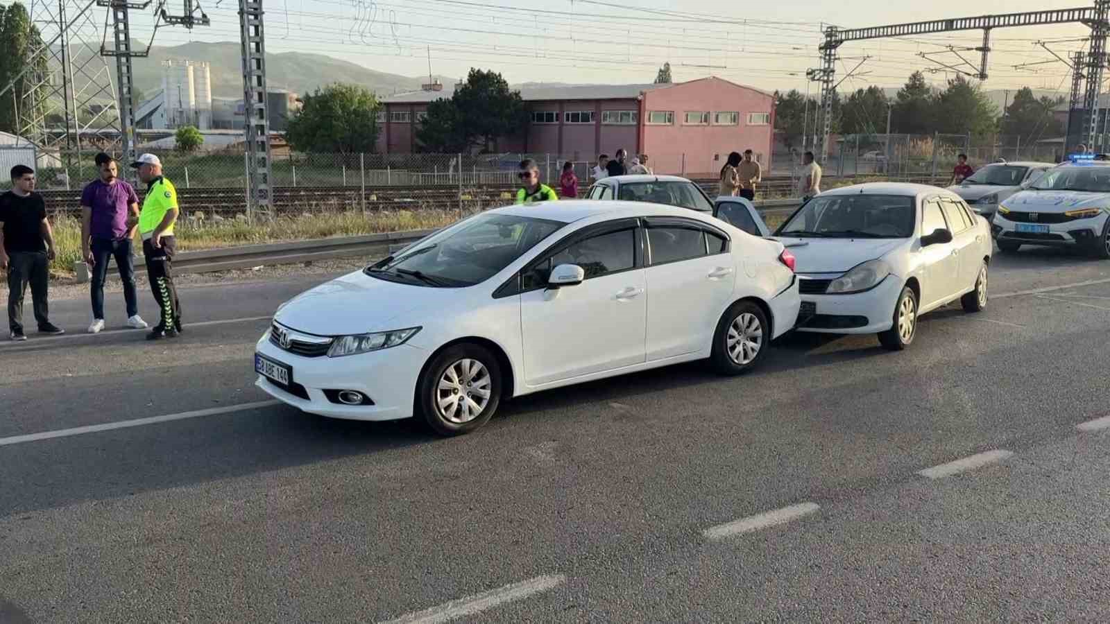 Sivas’ta zincirleme trafik kazası: 4 yaralı