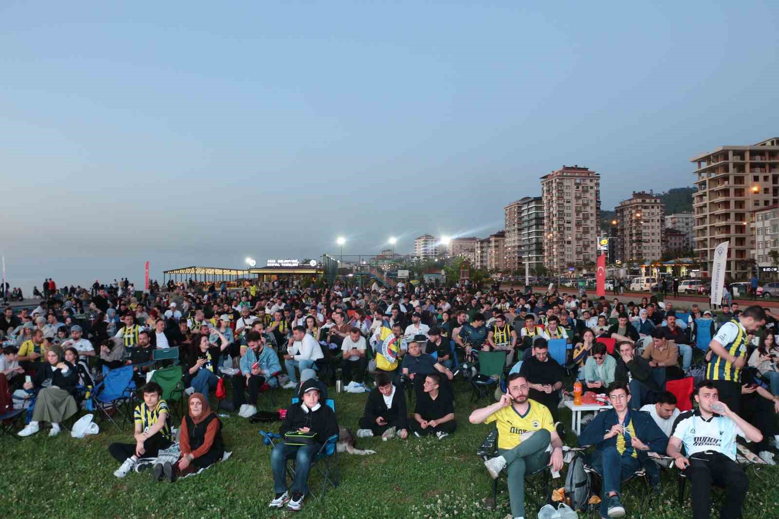 Rize sahilinde dev ekranda Euroleague finali heyecanı
