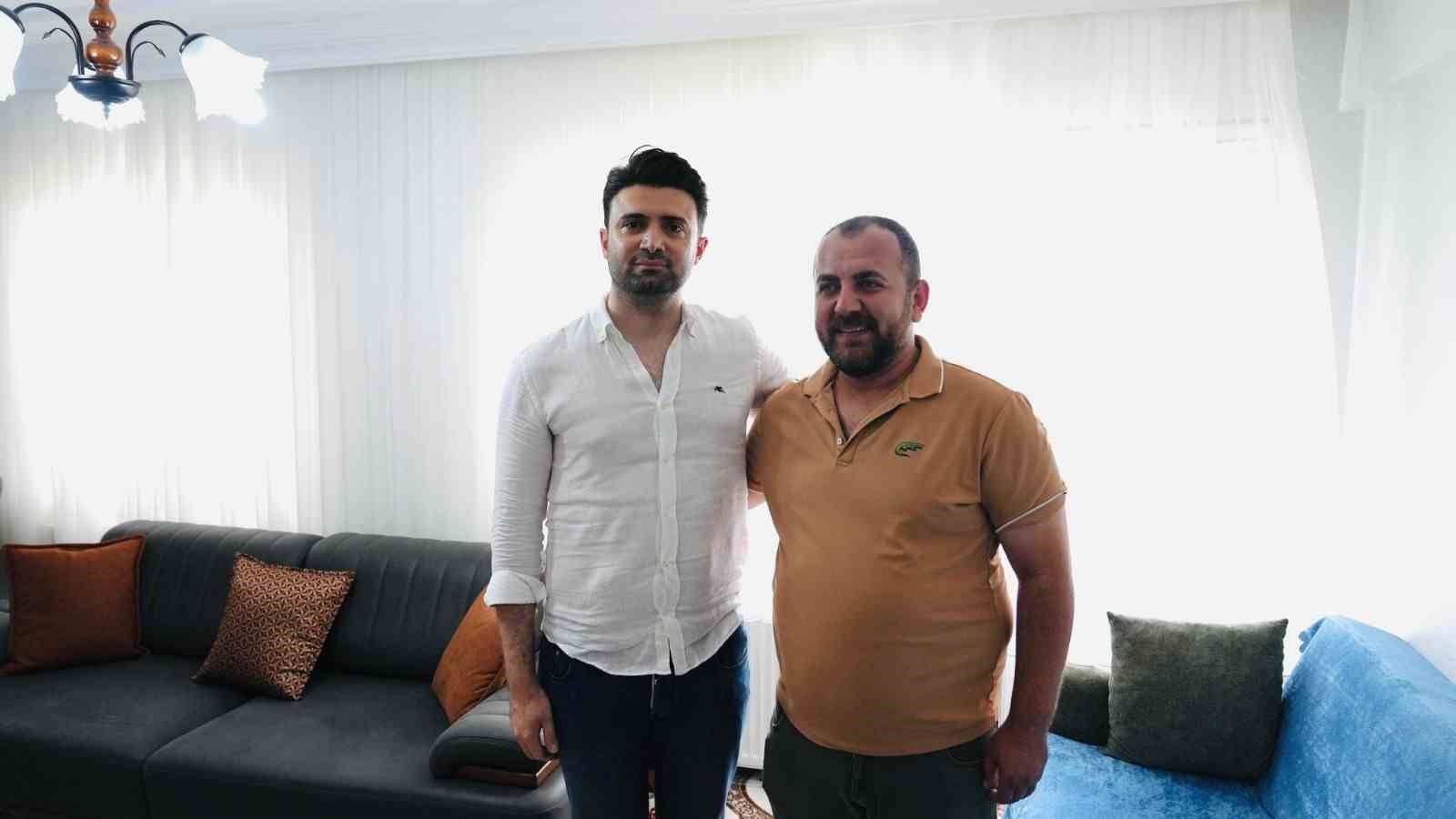 Enes &Ccedil;elik&rsquo;ten minik taraftara anlamlı ziyaret
