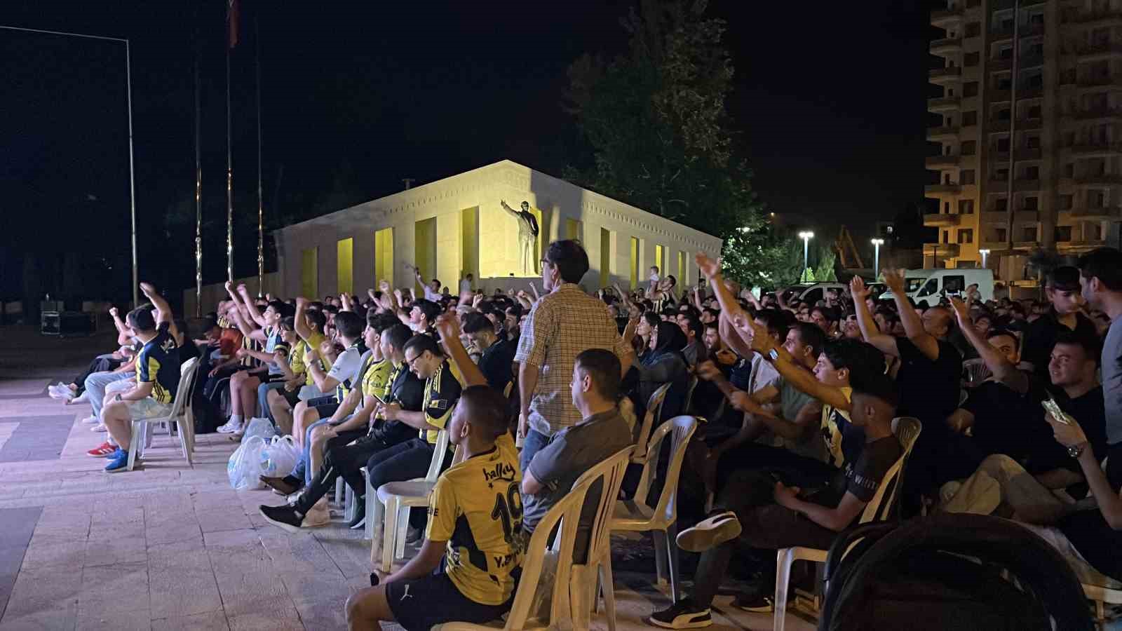 Osmaniye’de, Fenerbahçe’nin şampiyonluğu coşkuyla kutlandı