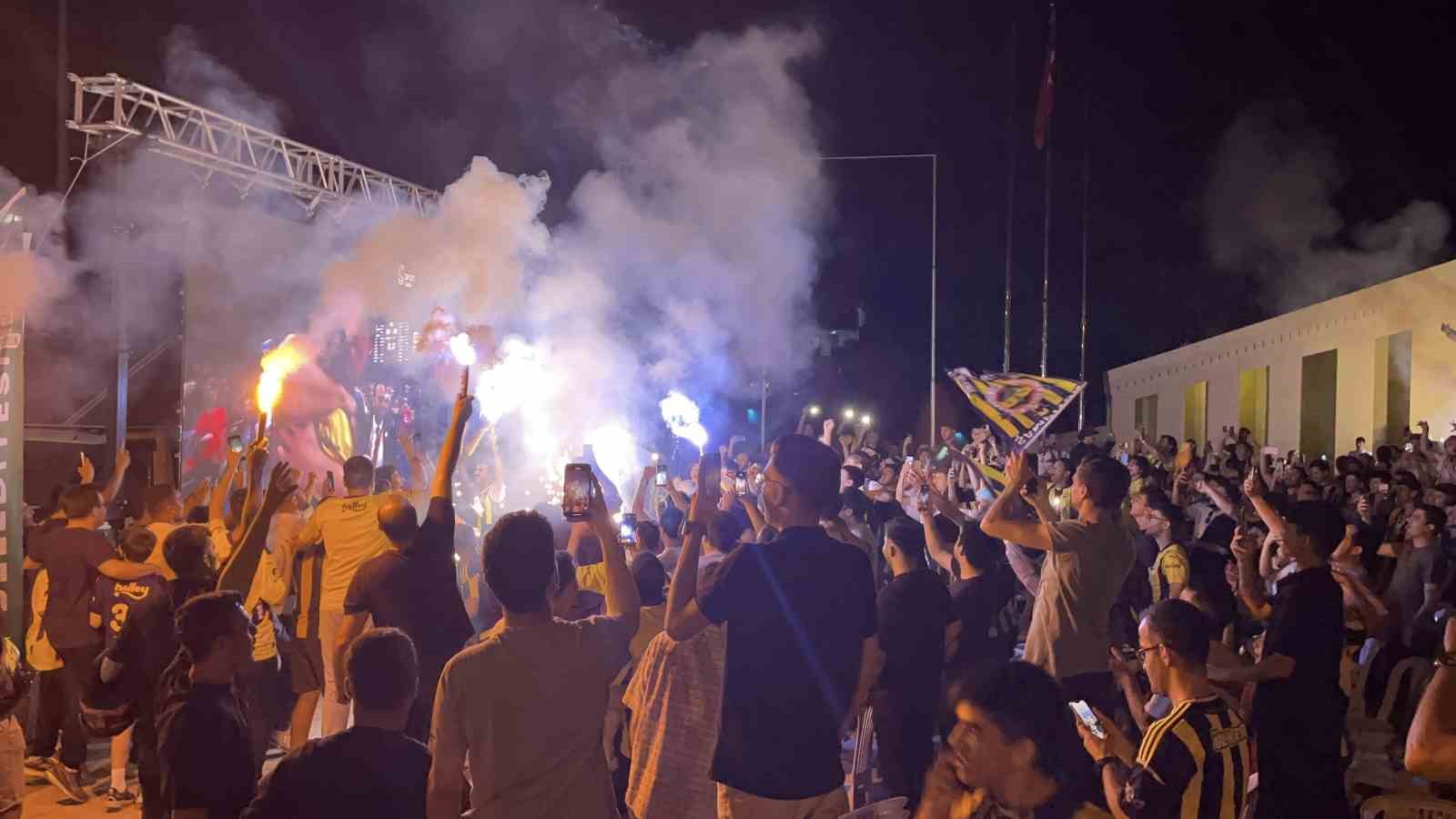 Osmaniye&rsquo;de, Fenerbah&ccedil;e&rsquo;nin şampiyonluğu coşkuyla kutlandı
